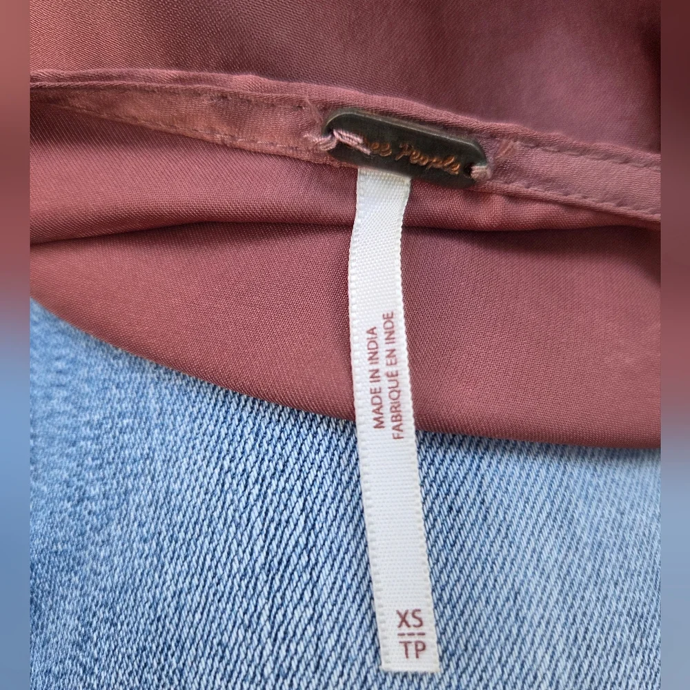 Free People Elegant Rose Pink V-Neck Bell Sleeve Women's Top - Picture 6 of 7